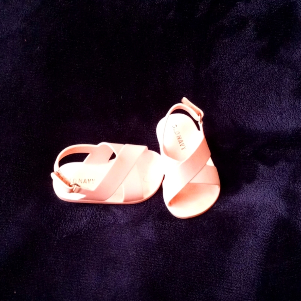 Size 3 toddler sandal from old Navy